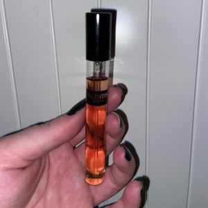 VALENTINO
Donna Born In Roma Eau de Parfum Travel Spray